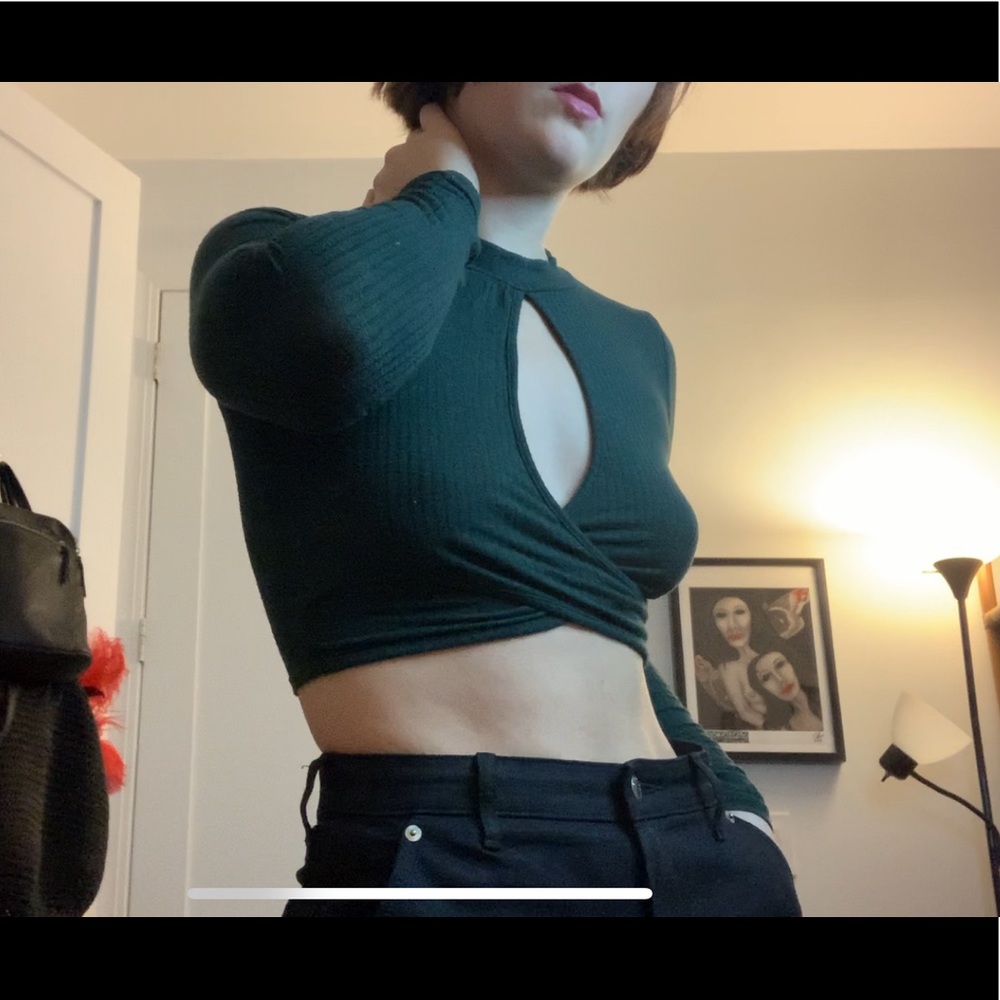 Sexy green long sleeve crop top